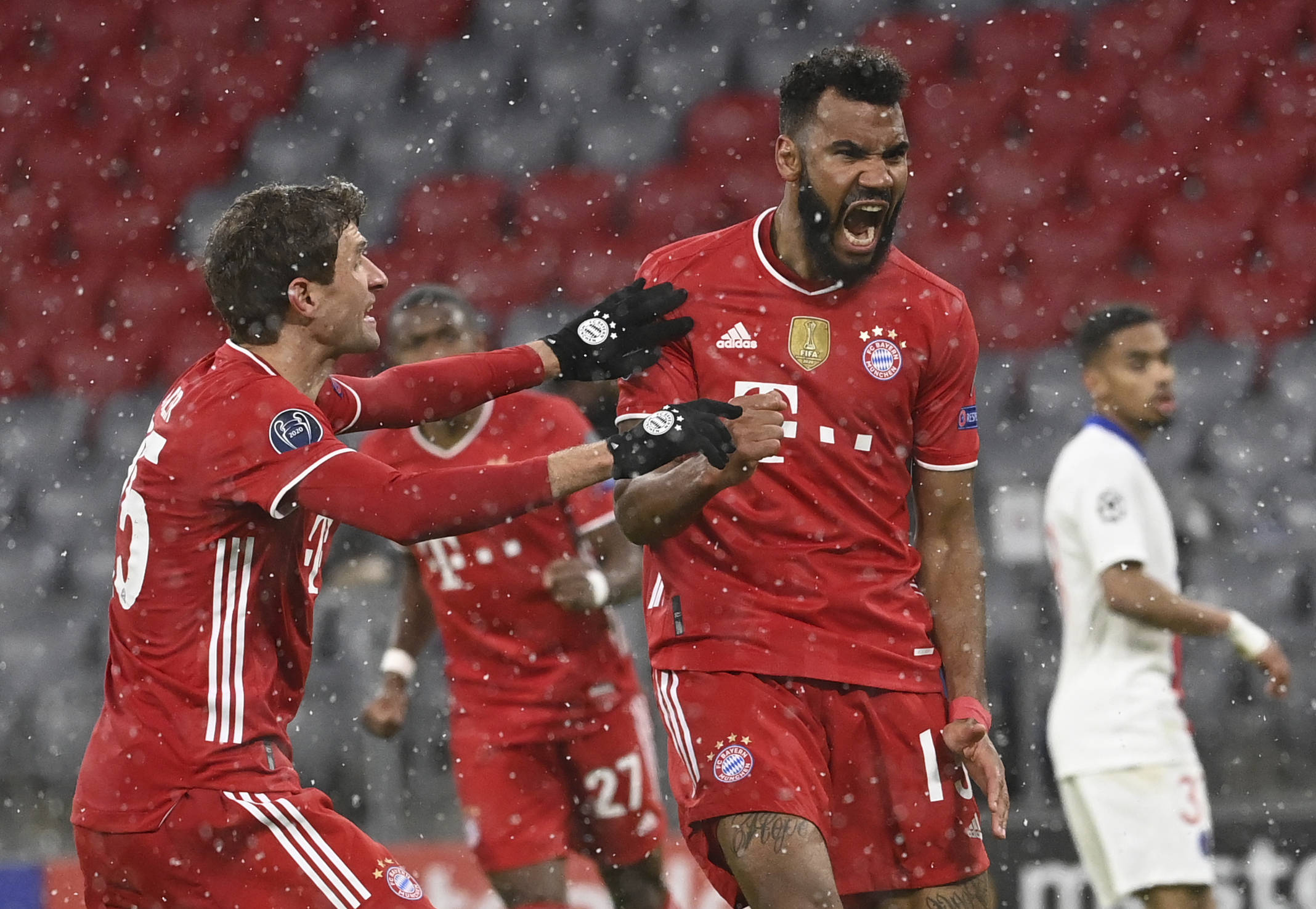 福布斯穿7号替补登场，是马丁内斯执教后第14位完成首秀球员