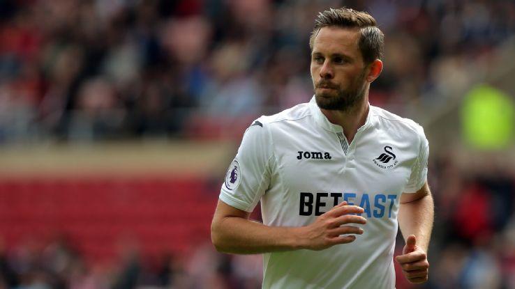 内维尔：我相信萨拉赫会留下，斯洛特一直期待他能道歉（内维尔：看好萨拉赫留队，斯洛特始终期待其道歉）