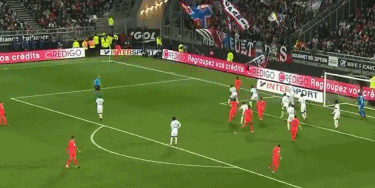 阿方索·戴维斯：本轮欧冠我将迎来复出，不确定是否能上场（阿方索·戴维斯：本轮欧冠复出在即，是否登场尚未确定）