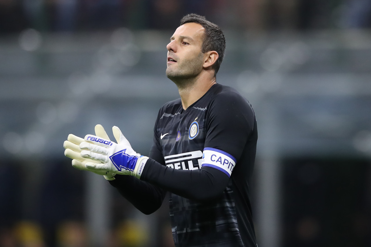 孔蒂：我们过于顾虑且畏首畏尾，这一点必须下大力气改进（孔蒂：我们顾忌太多、缩手缩脚，必须强力纠正）