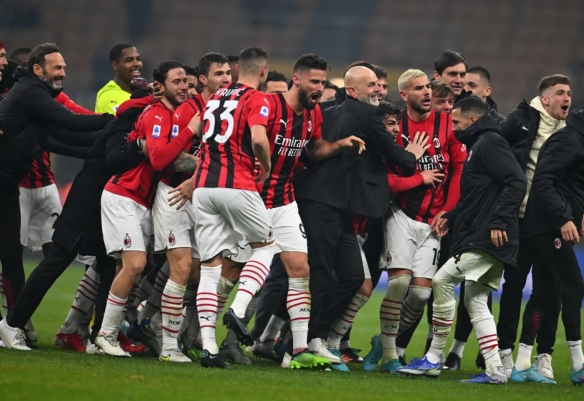 吴少聪纪念足协杯夺冠：很开心来国安第一年就能为冠军做贡献（吴少聪足协杯夺冠感言：加盟国安首年能为冠军出力很开心）