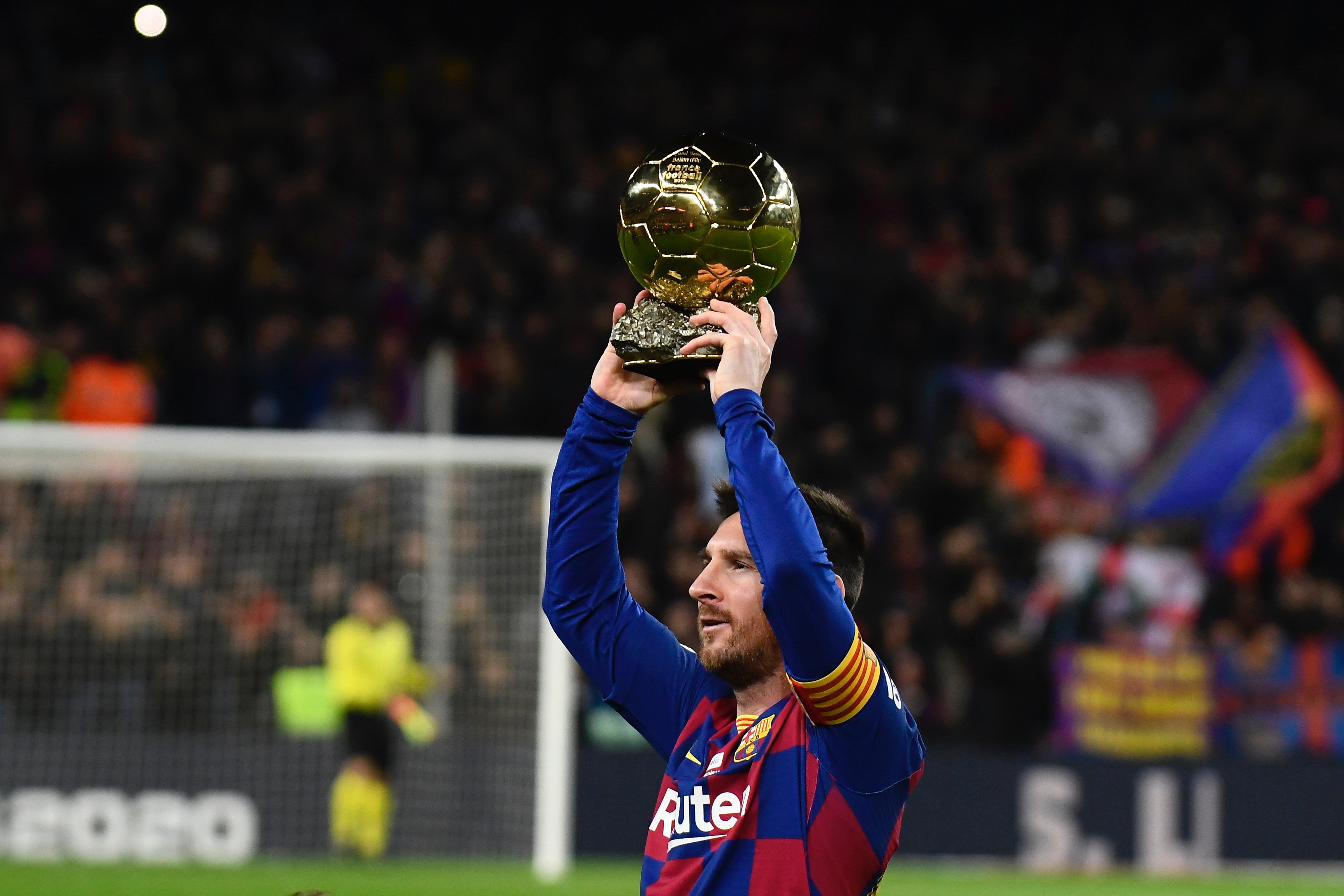 致敬，若塔兄弟前东家贡多马尔在球衣上印了他们的头像和名字