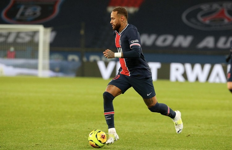 曼城大胜桑德兰，积分榜差距缩小