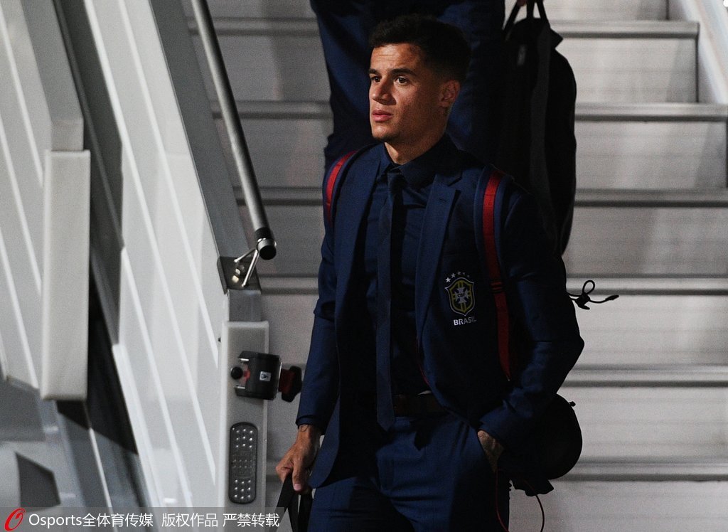 德甲半场：费尔南德斯连送精彩扑救，奥格斯堡0-0汉堡（德甲半场：费尔南德斯连连神扑，奥格斯堡与汉堡互交白卷）