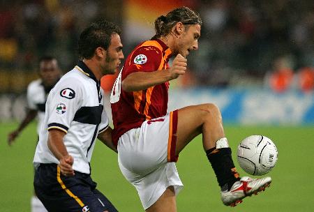 英媒：2019年欧冠决赛裸奔女郎，如今已成为一名飞行员（英媒：曾在2019欧冠决赛场裸奔的女子，如今已成飞行员）