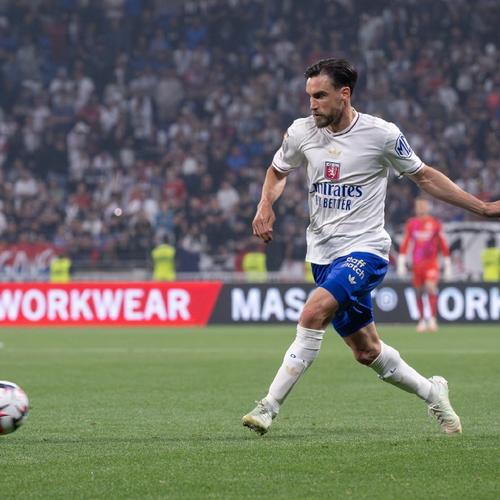 手感一般！詹姆斯13中5贡献13分5篮板7助攻